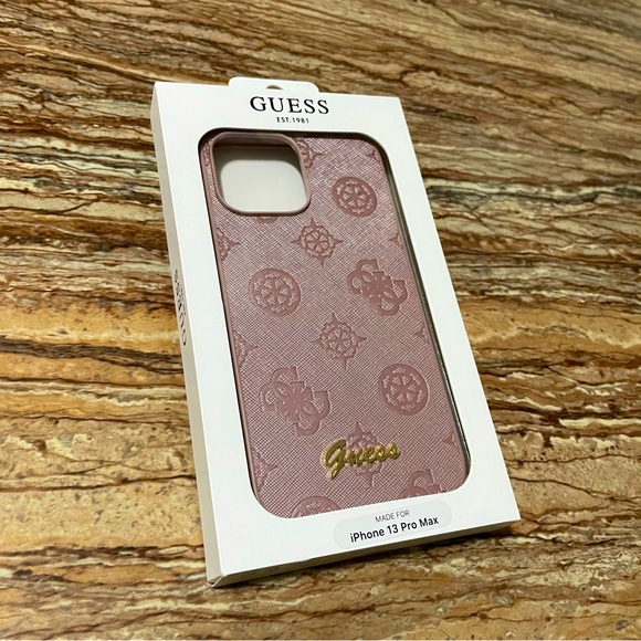 Guess - Picture 1 of 3